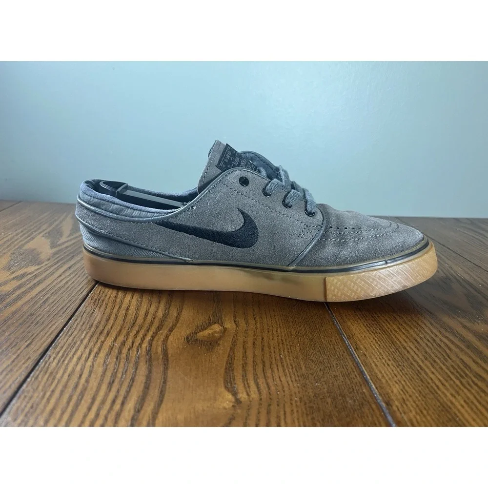 NIKE SB Zoom Stefan Janoski Shoe Men Size 6 Gray Suede Gum Sole 333824-018